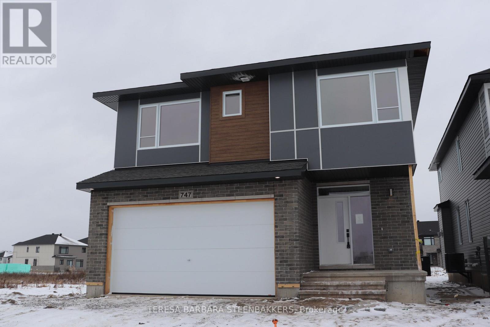 747 Kenny Gordon Avenue W