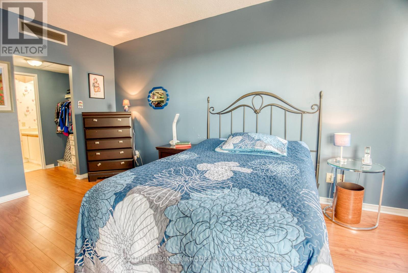 1105 - 556 Laurier Avenue W