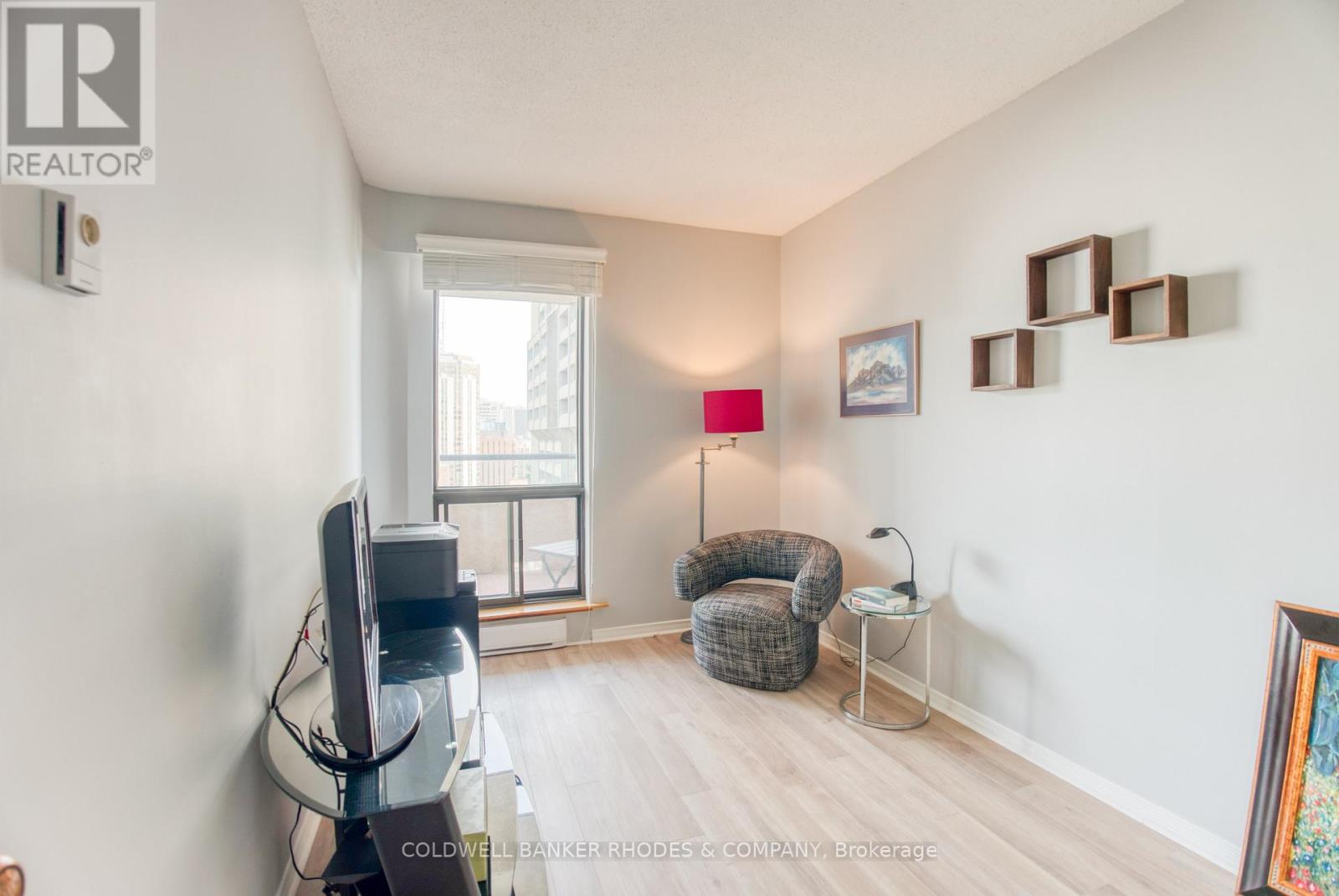 1105 - 556 Laurier Avenue W