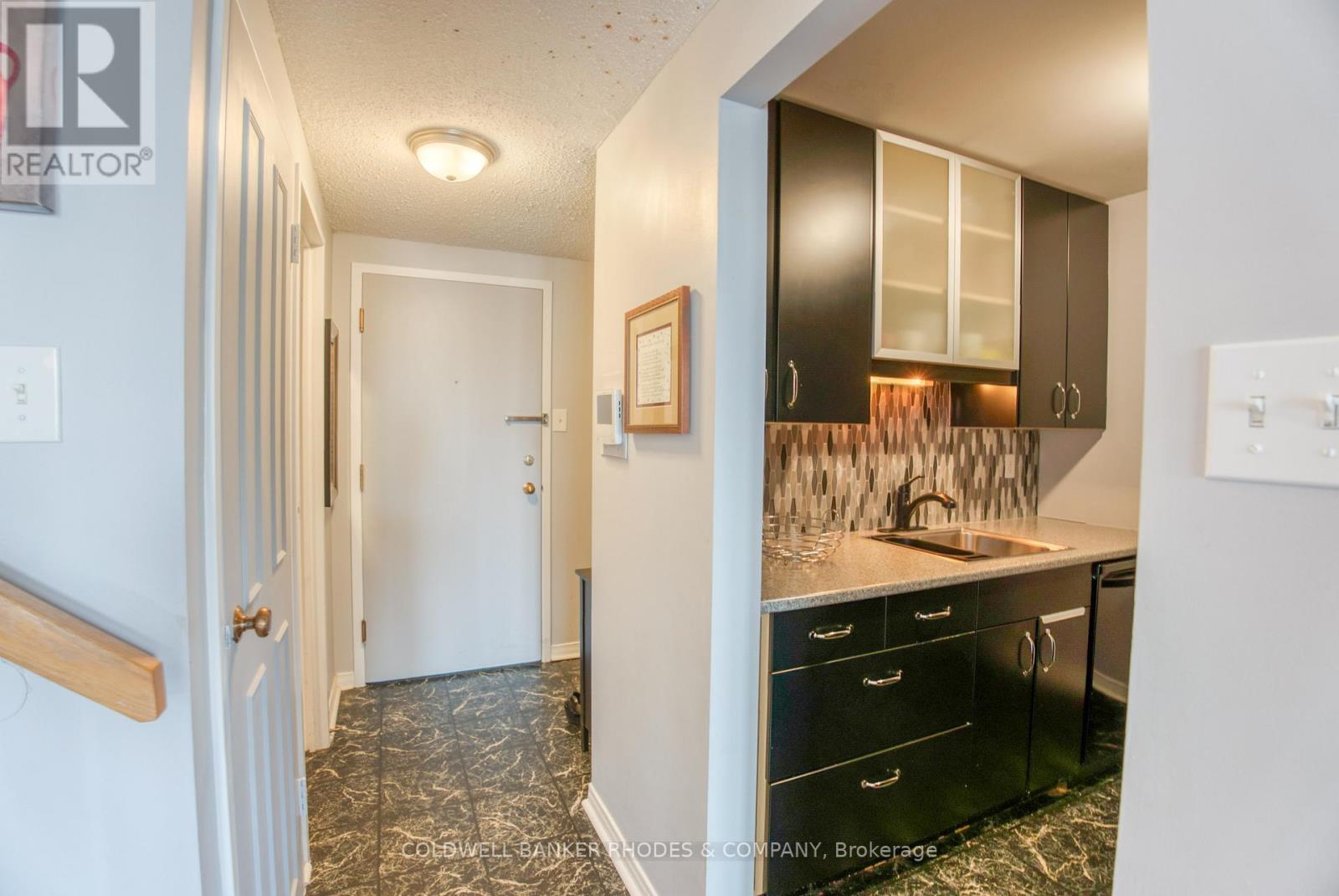 1105 - 556 Laurier Avenue W