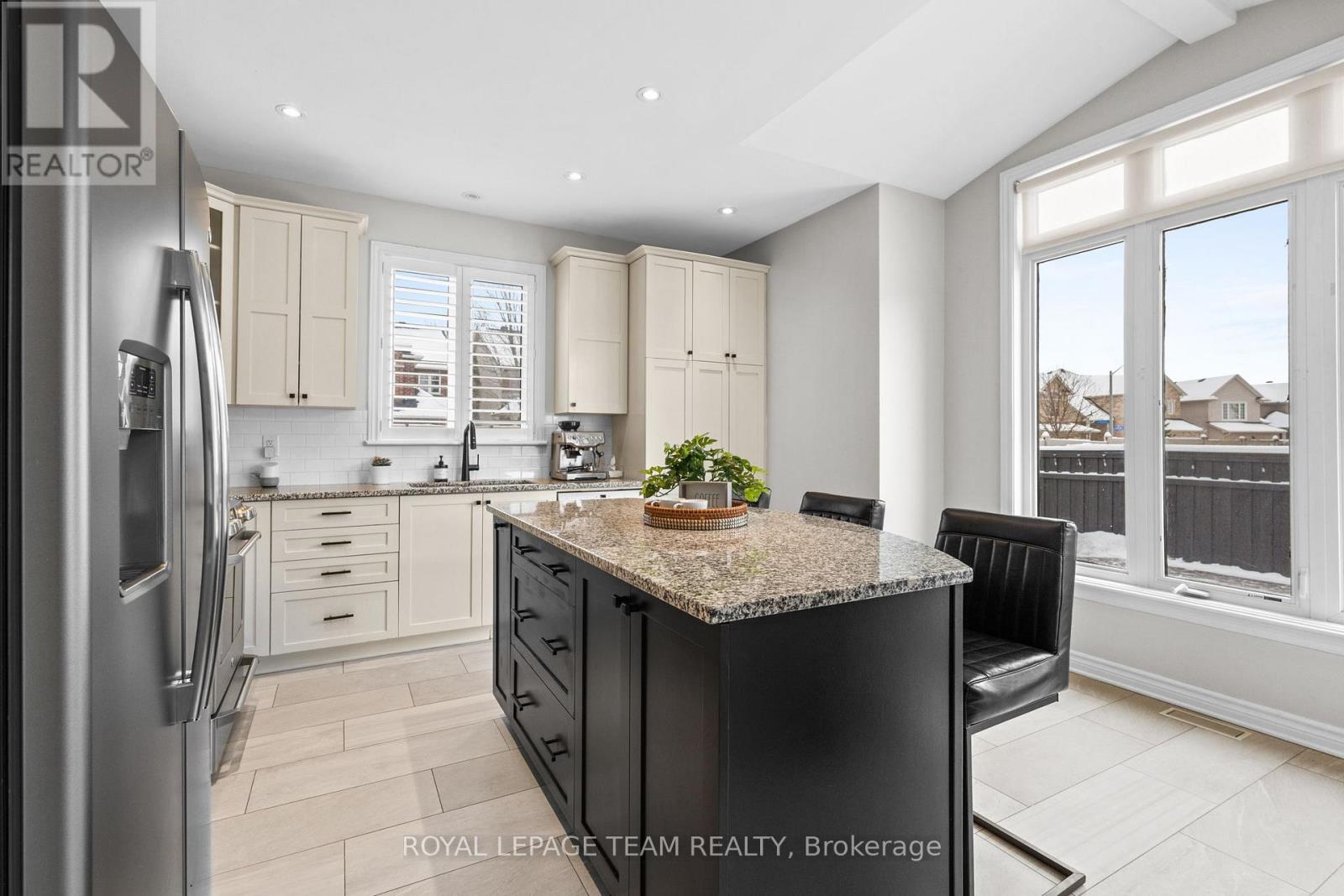 801 Bowercrest Crescent N