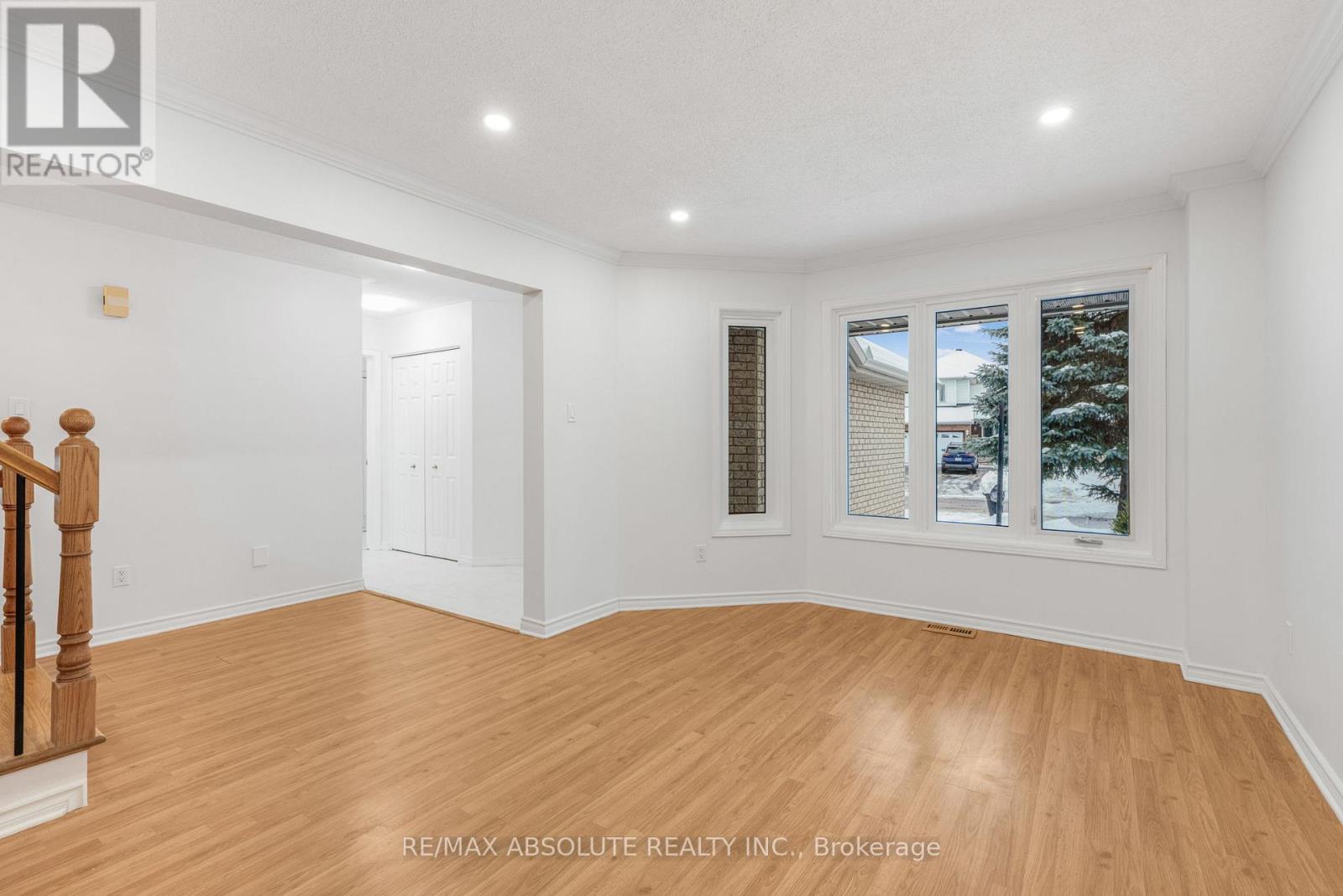 876 Clearcrest Crescent