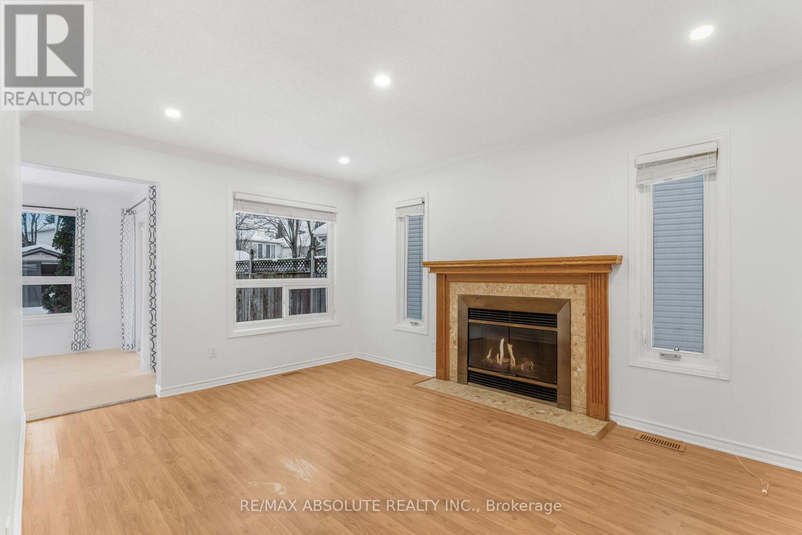 876 Clearcrest Crescent