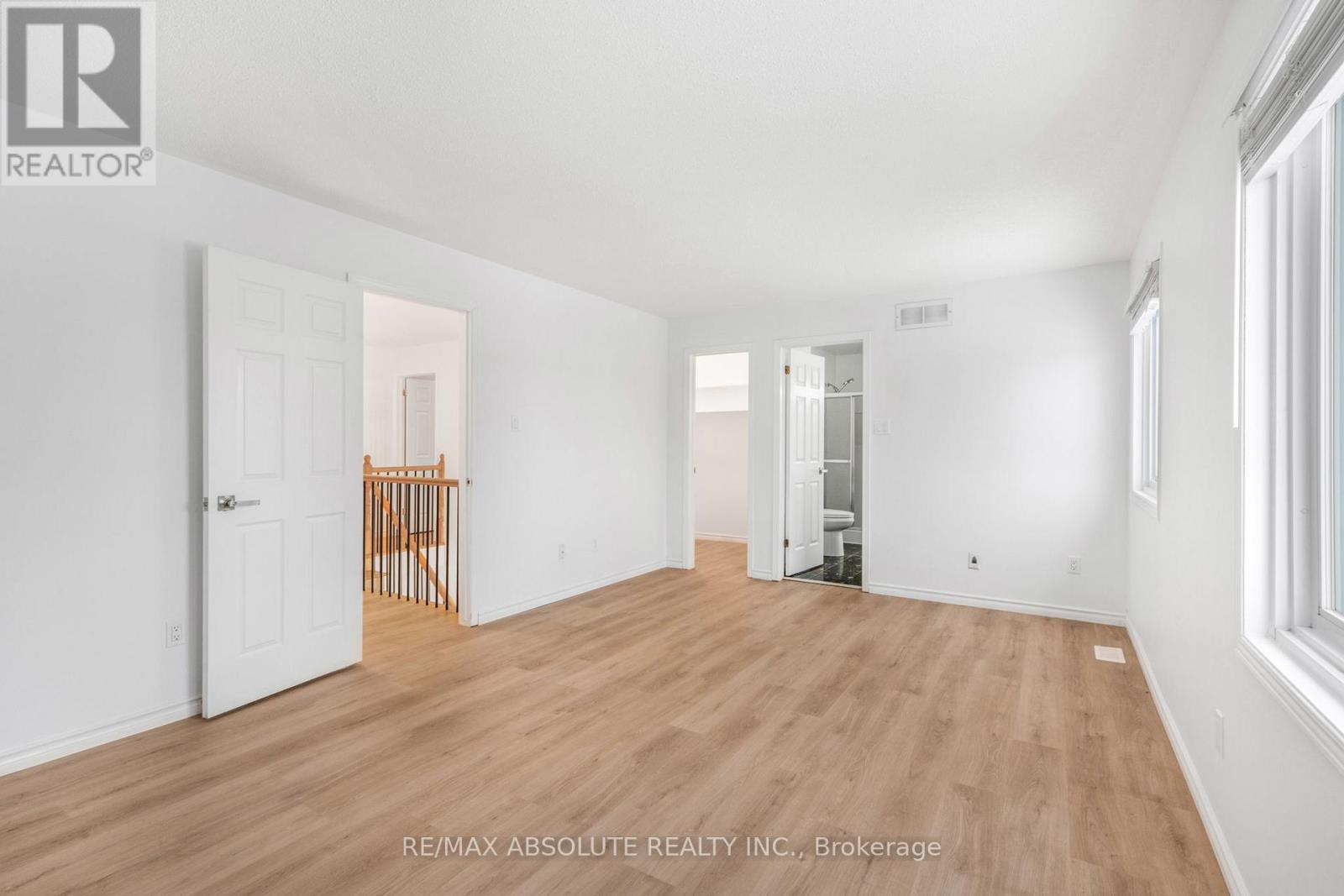 876 Clearcrest Crescent