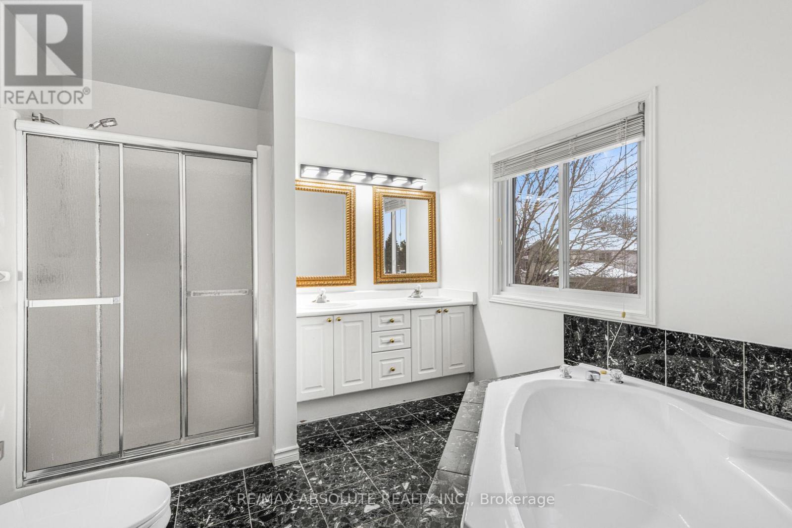 876 Clearcrest Crescent