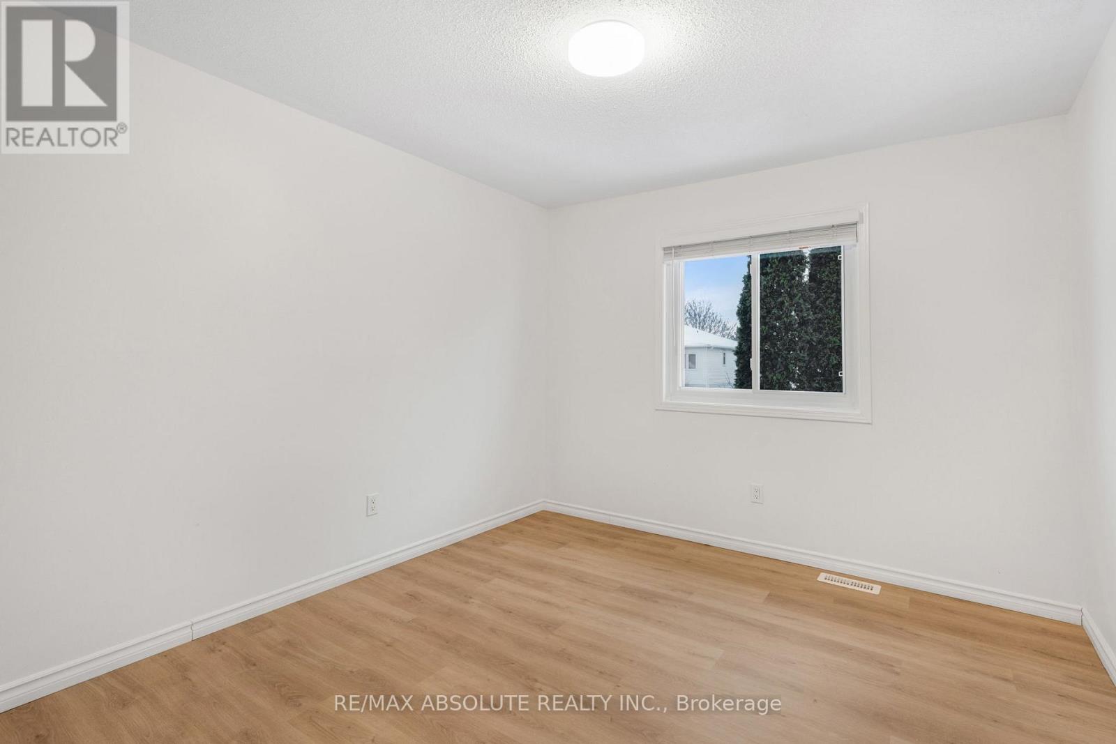 876 Clearcrest Crescent