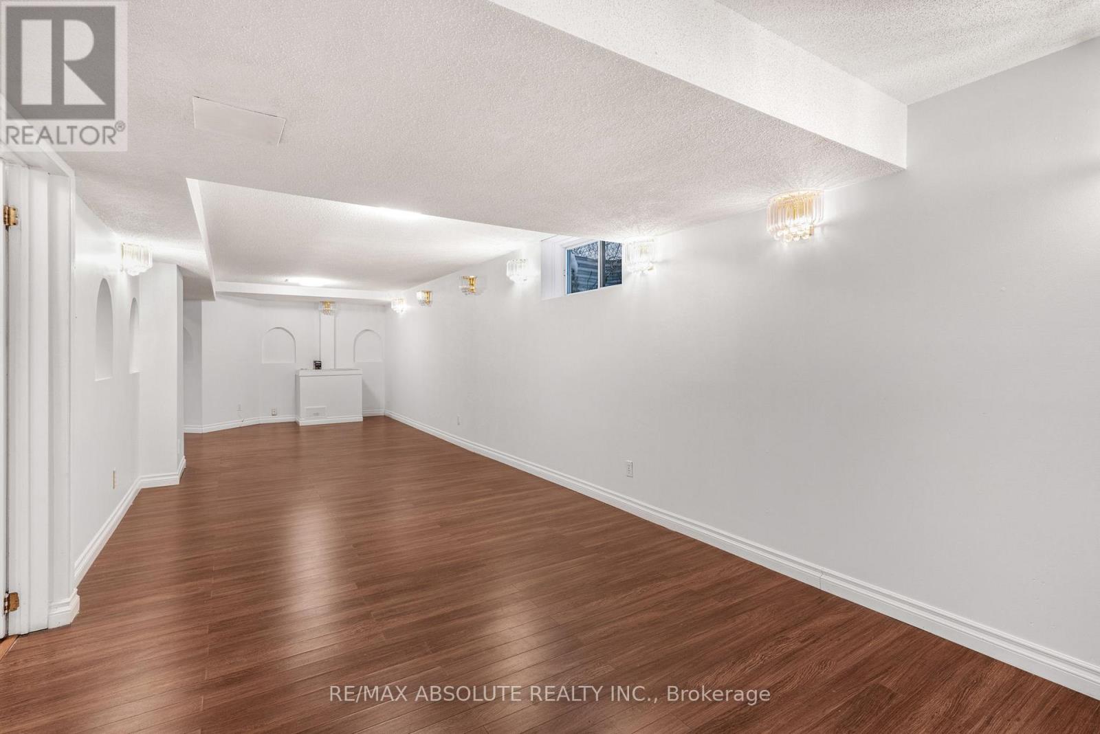 876 Clearcrest Crescent