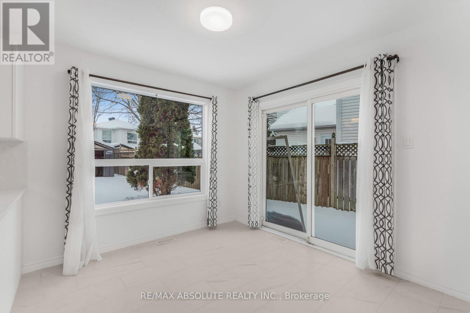 876 Clearcrest Crescent