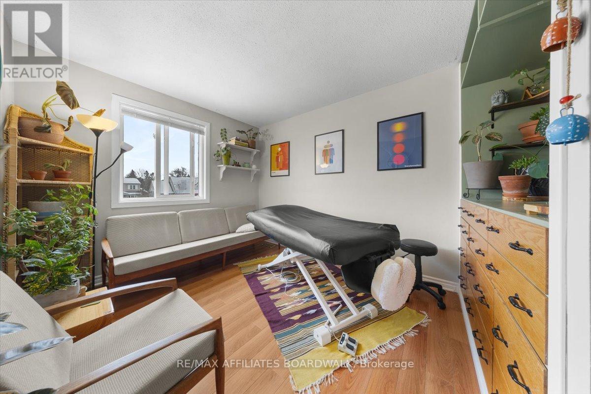 1146 Grenoble Crescent