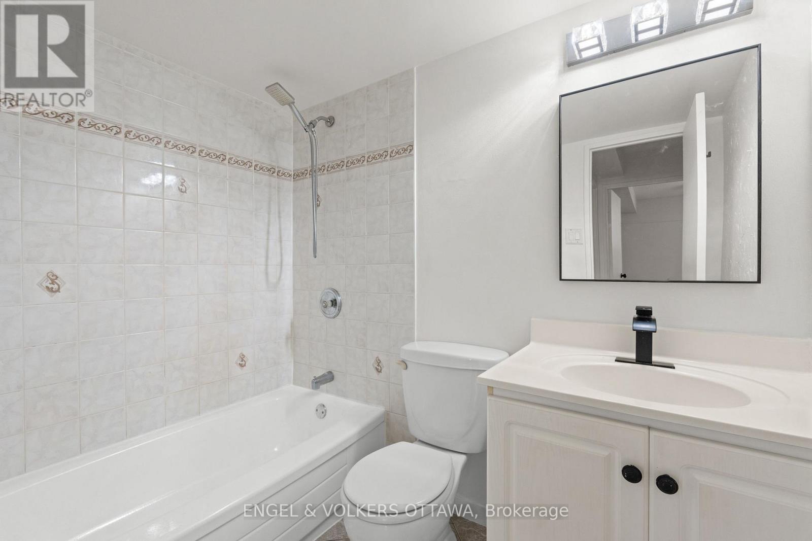 2001 - 665 Bathgate Drive