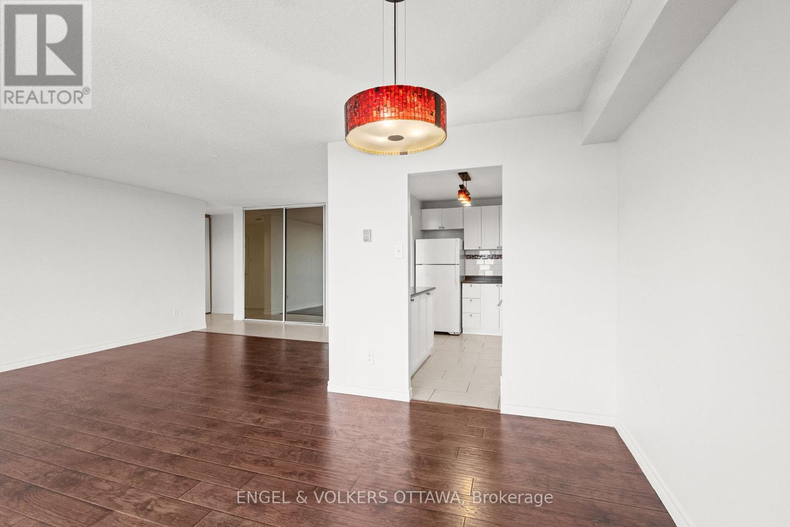 2001 - 665 Bathgate Drive