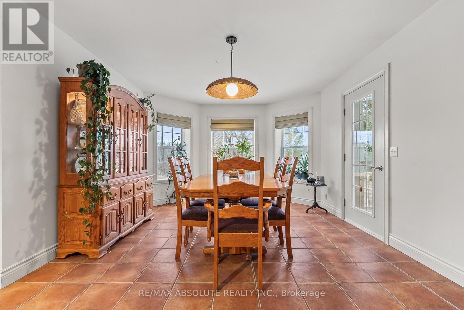 20306 Lochiel Street W