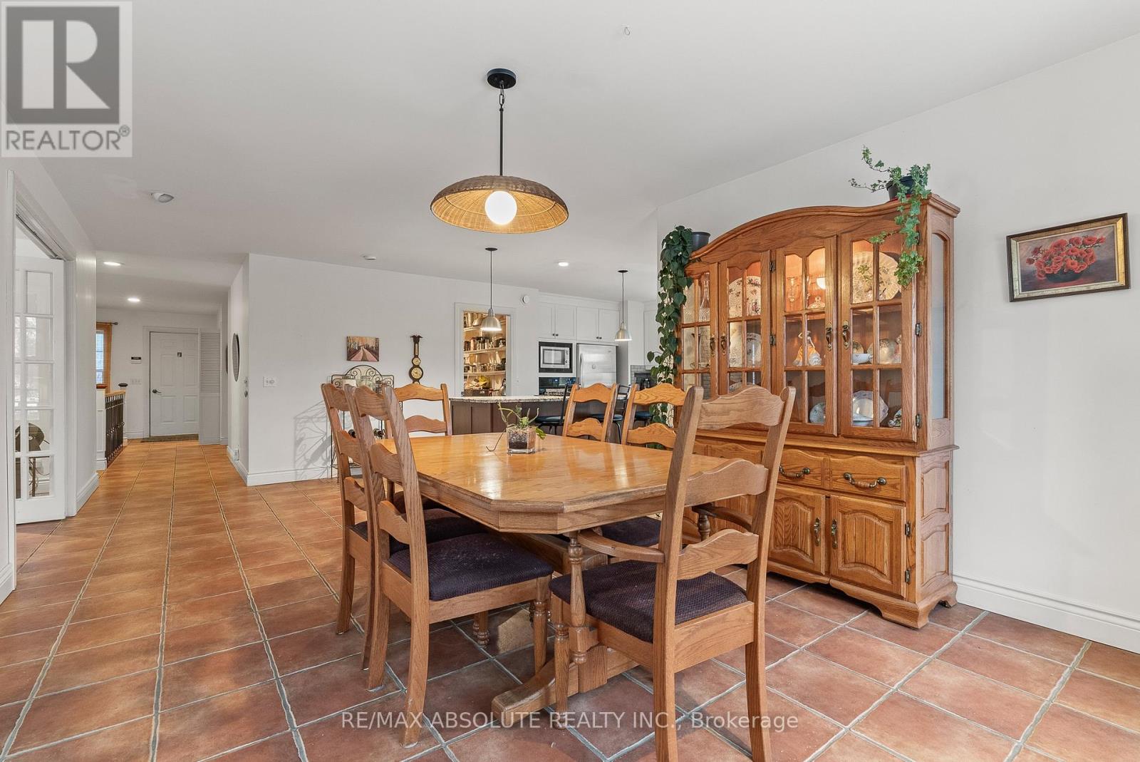 20306 Lochiel Street W