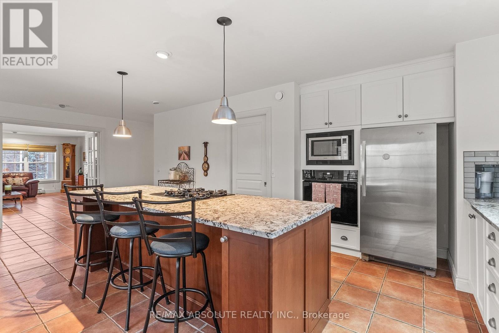 20306 Lochiel Street W