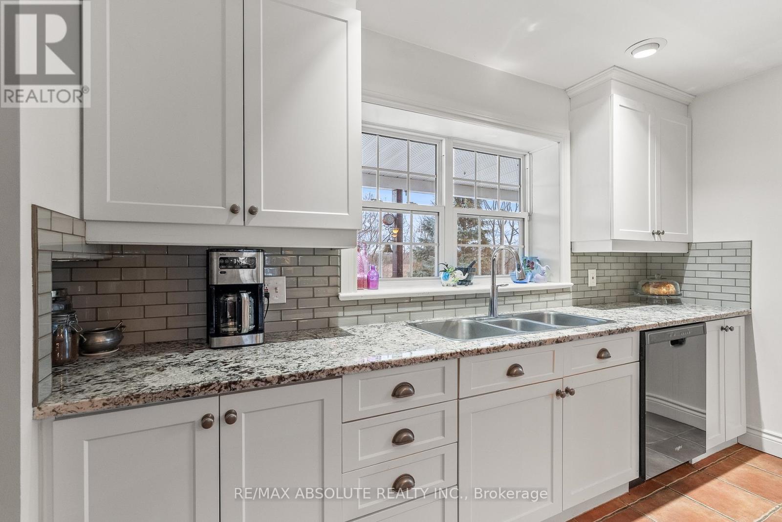 20306 Lochiel Street W