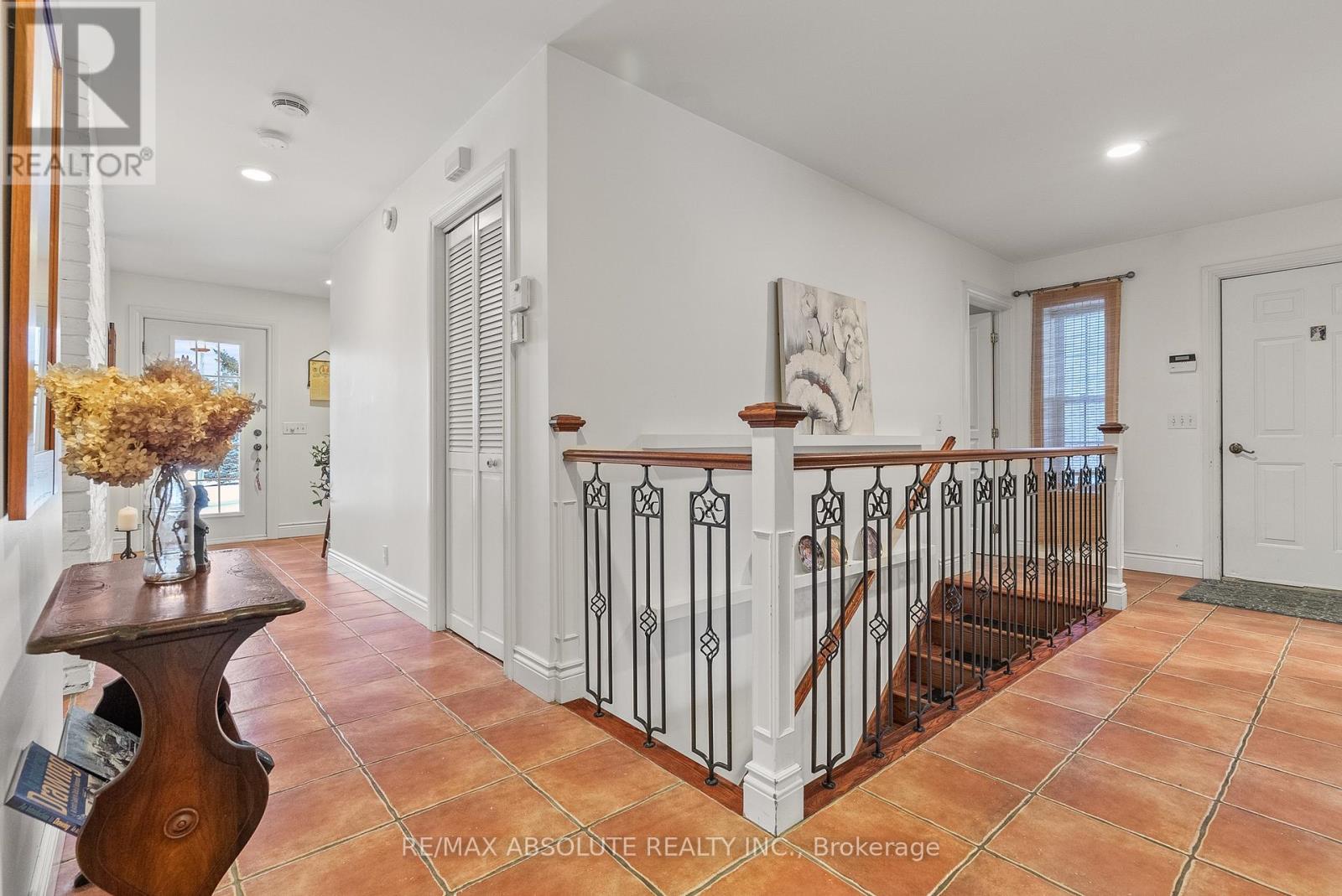 20306 Lochiel Street W