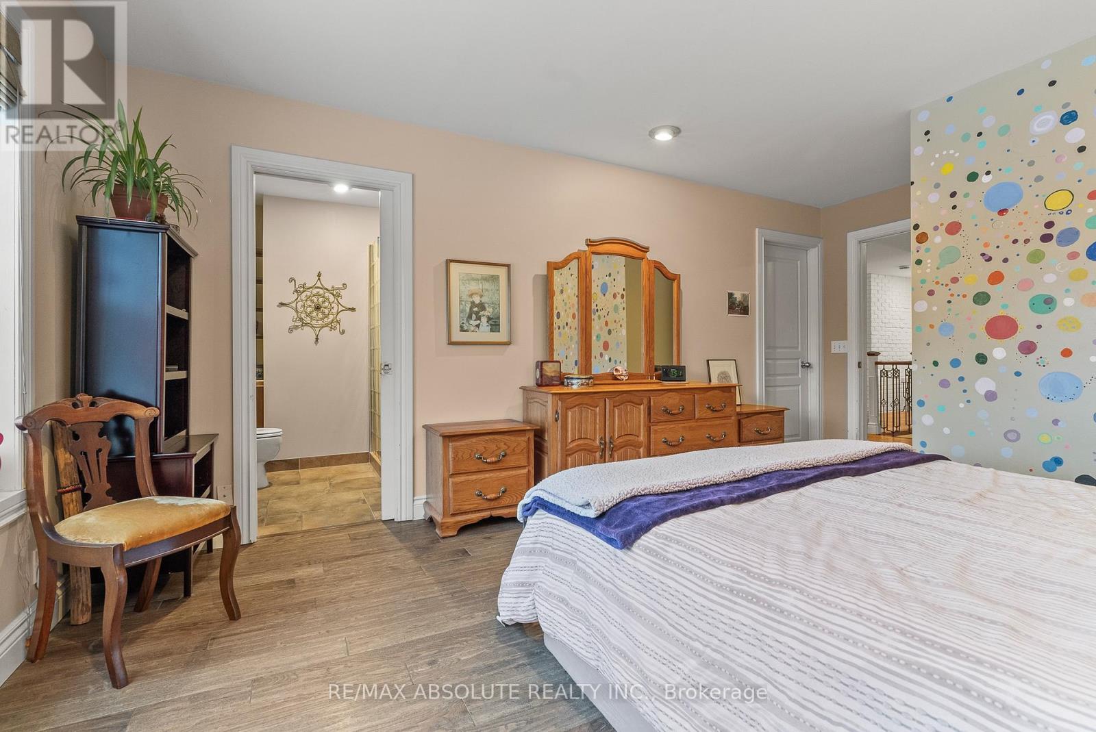 20306 Lochiel Street W