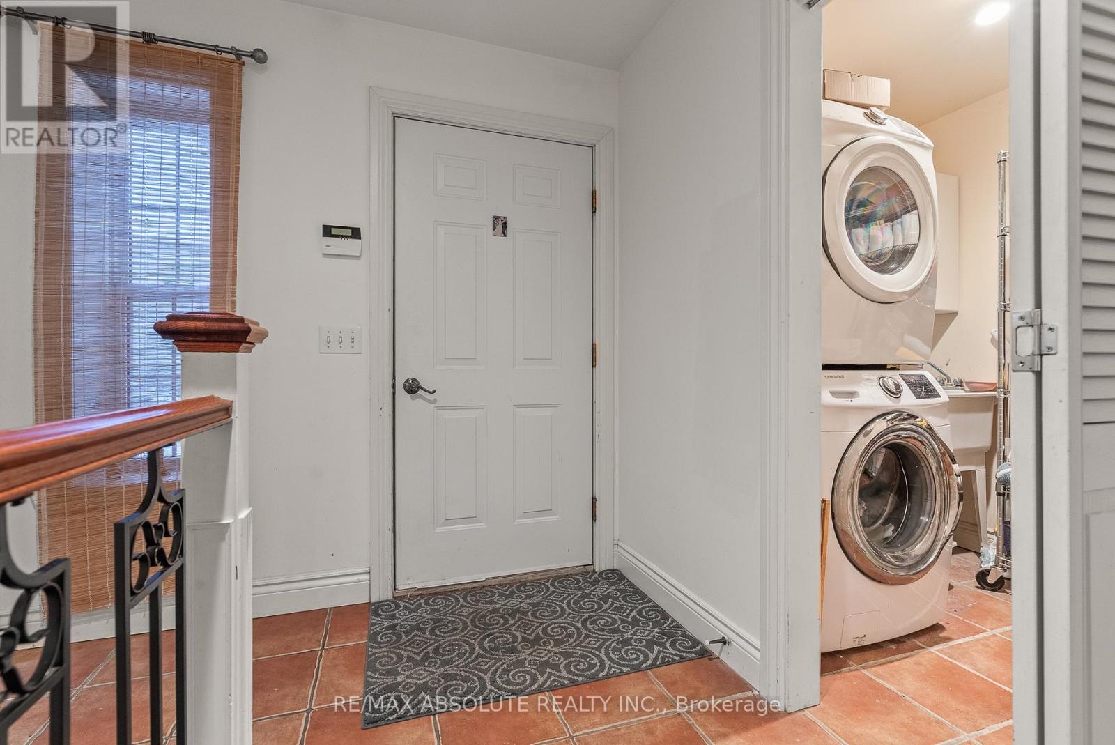 20306 Lochiel Street W