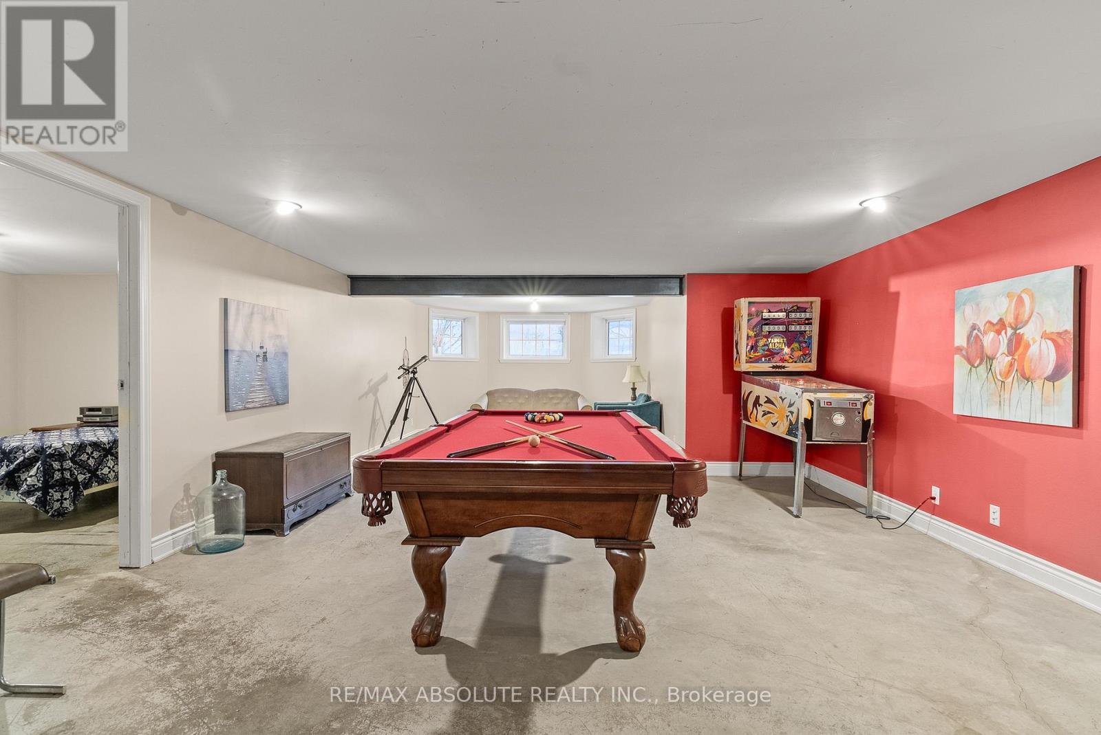 20306 Lochiel Street W