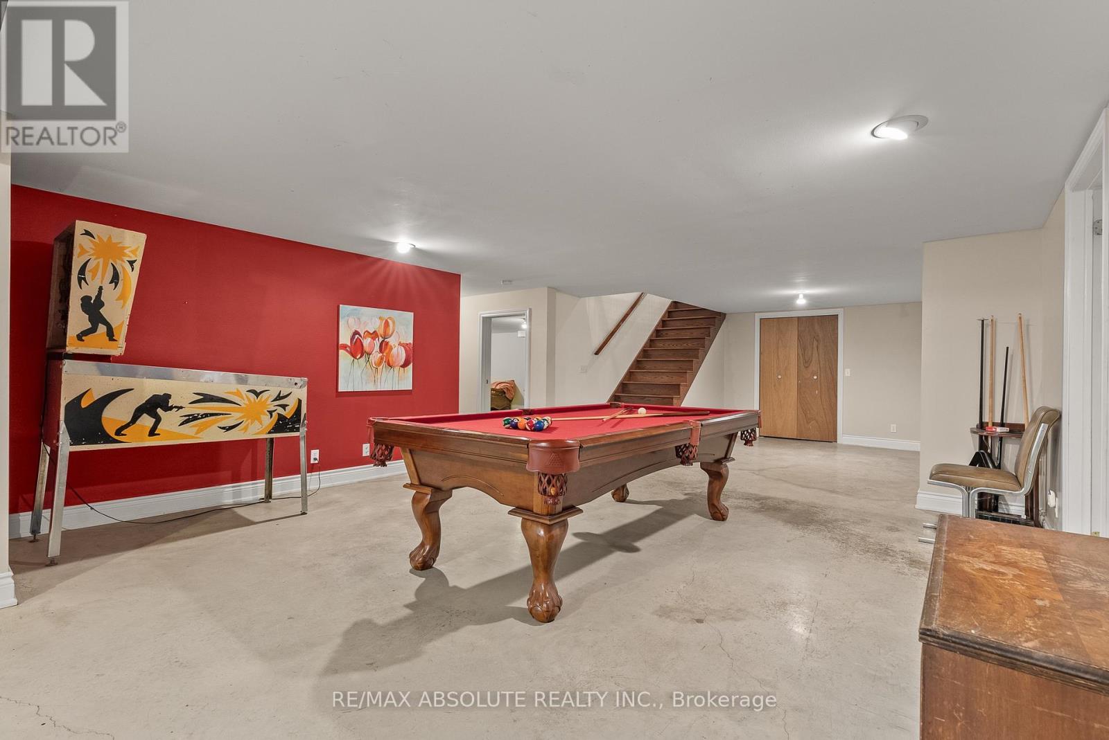 20306 Lochiel Street W