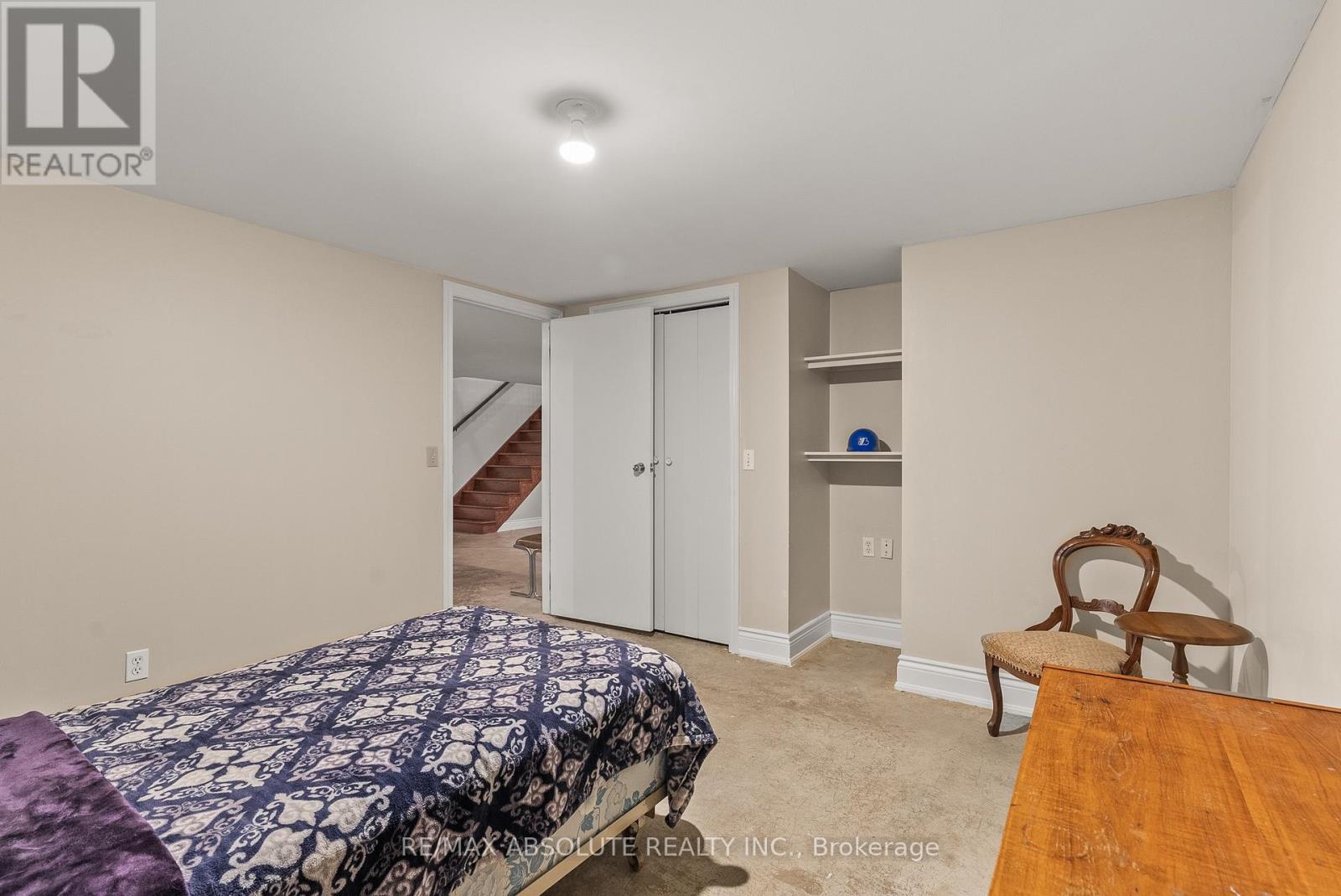 20306 Lochiel Street W