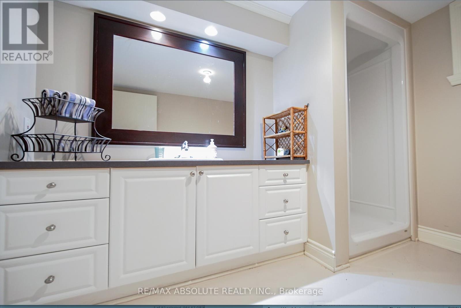 20306 Lochiel Street W