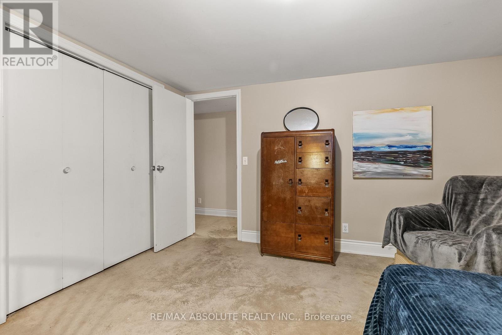 20306 Lochiel Street W