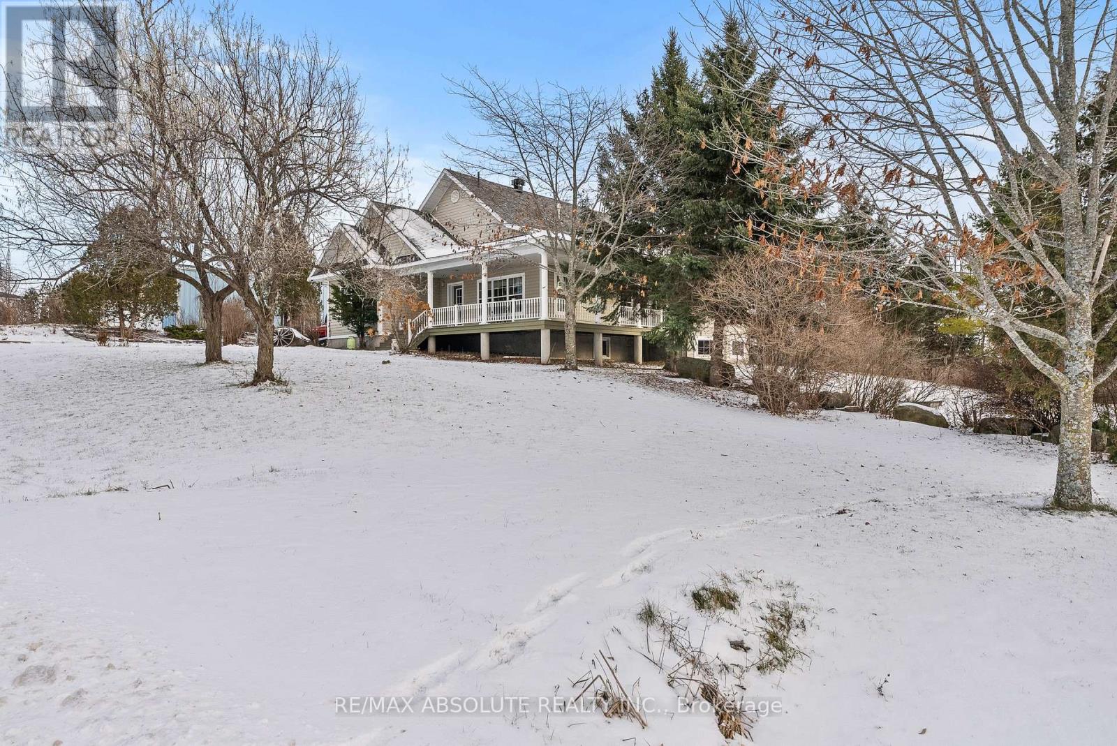 20306 Lochiel Street W