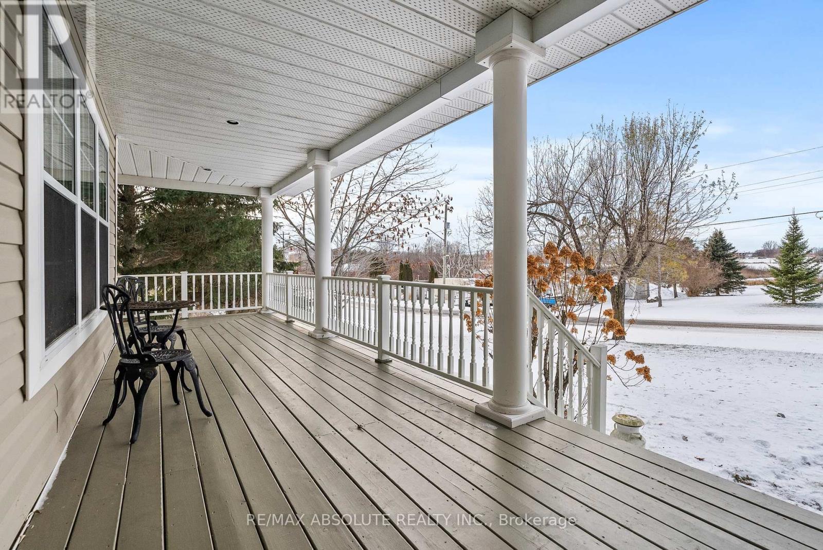 20306 Lochiel Street W