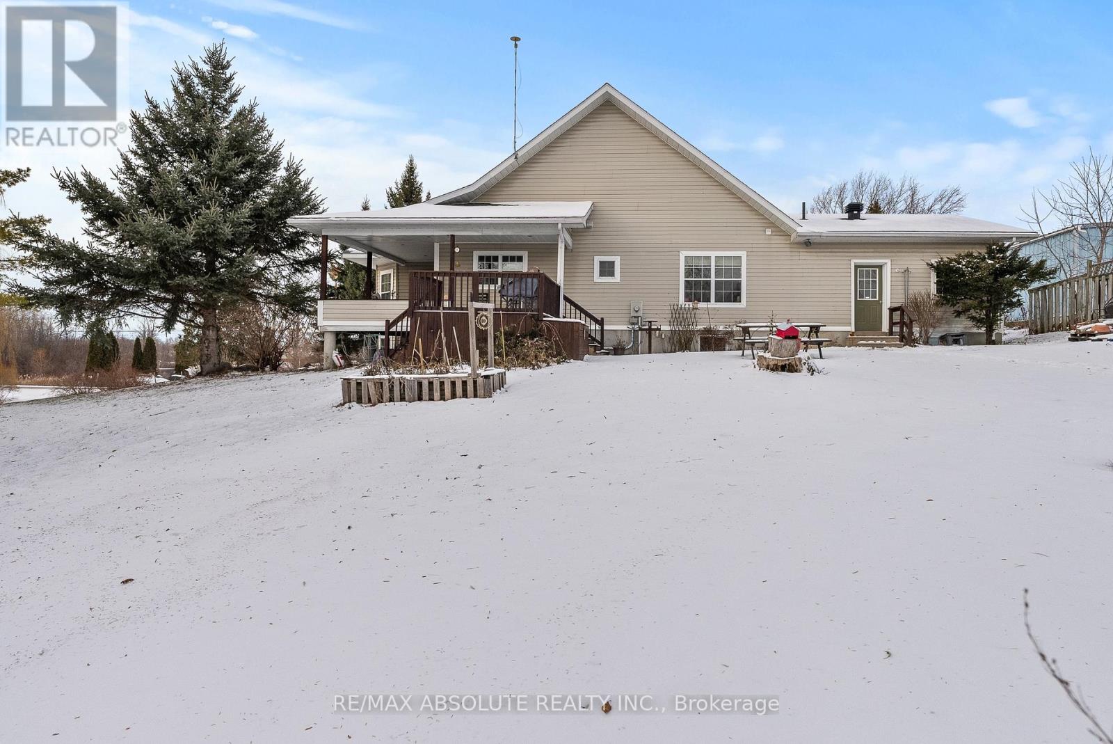 20306 Lochiel Street W