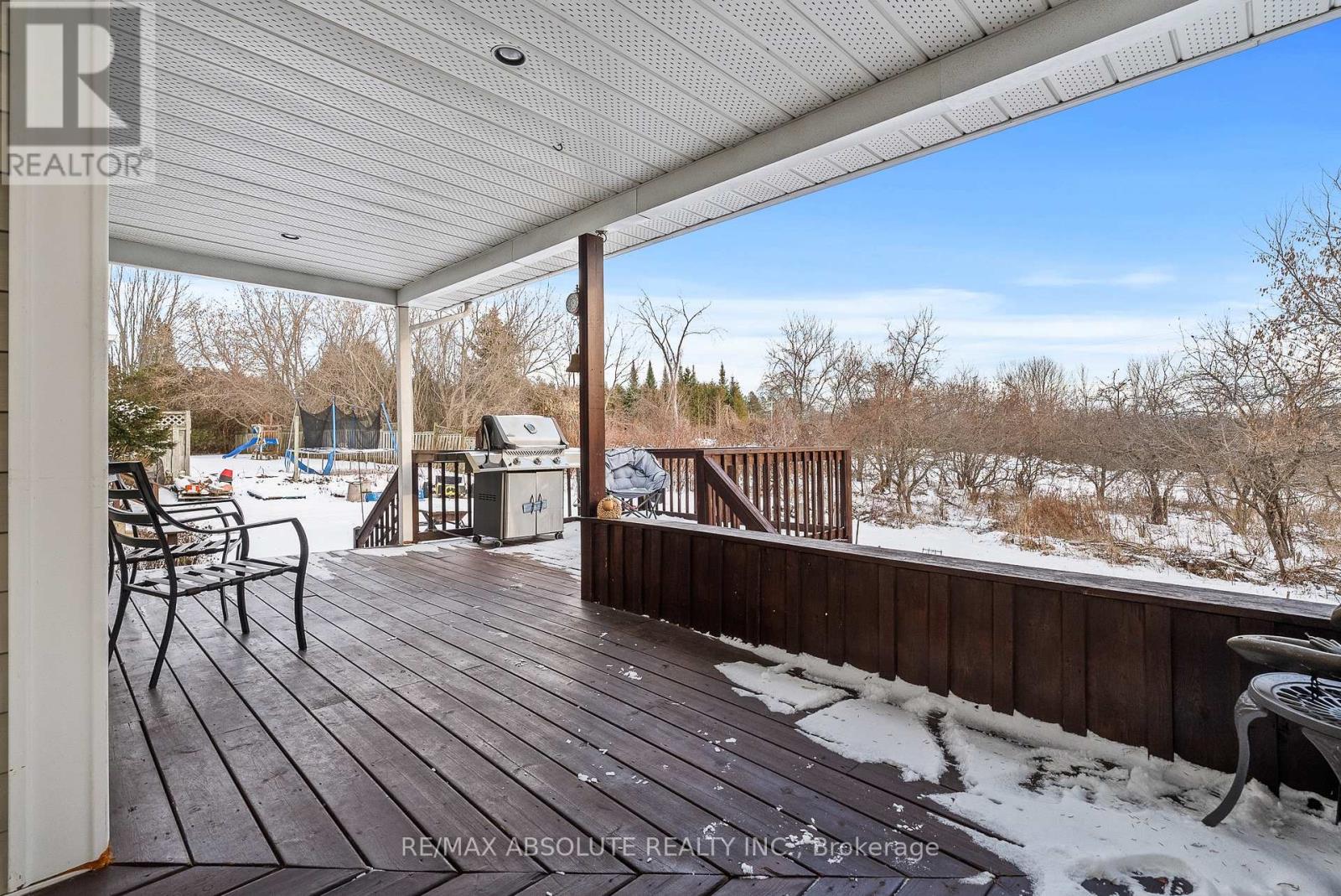 20306 Lochiel Street W