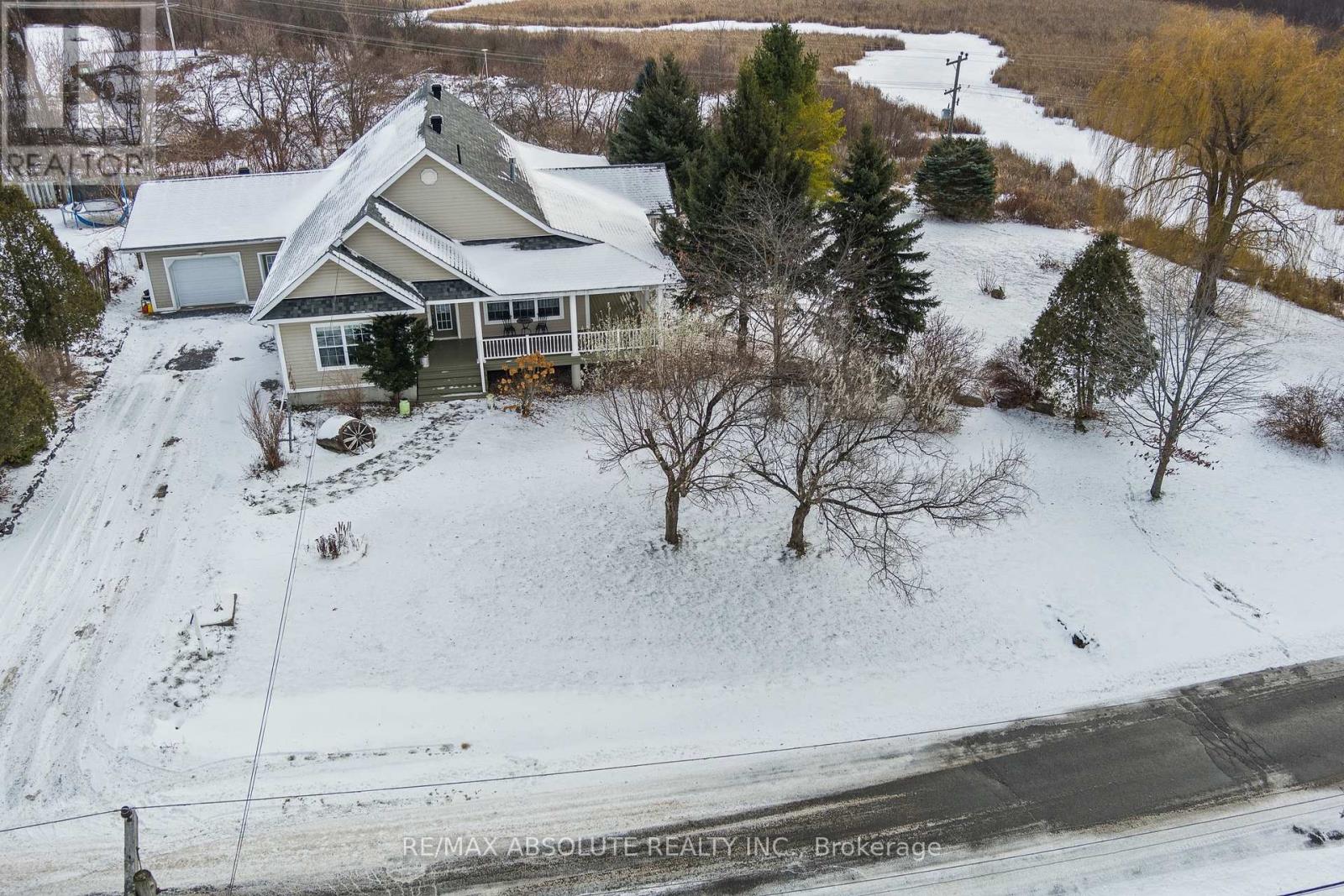 20306 Lochiel Street W