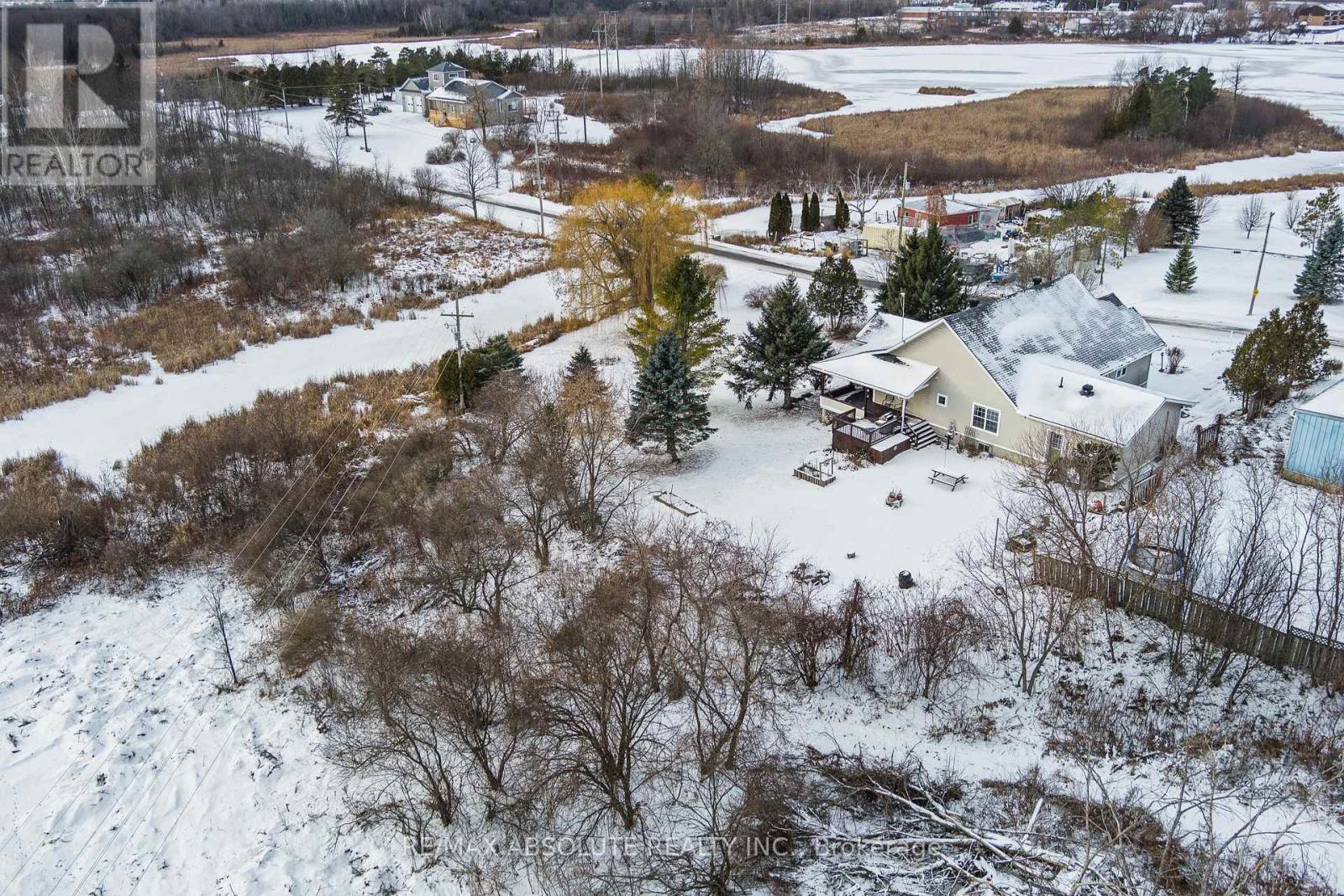 20306 Lochiel Street W