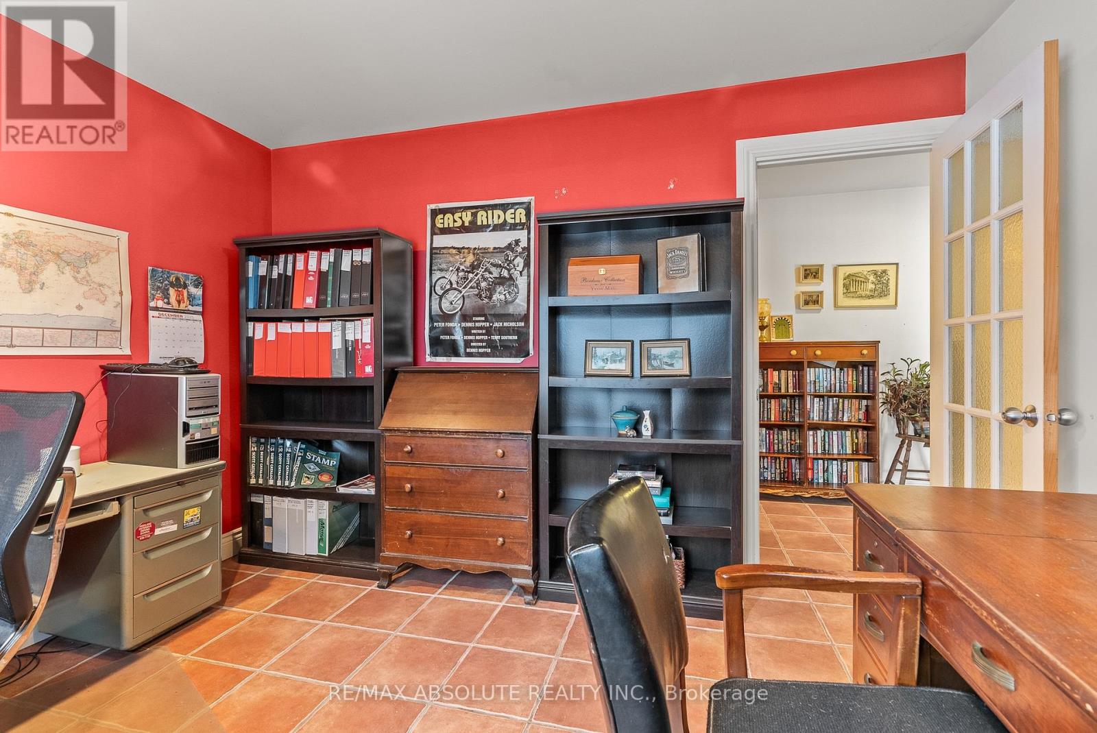 20306 Lochiel Street W