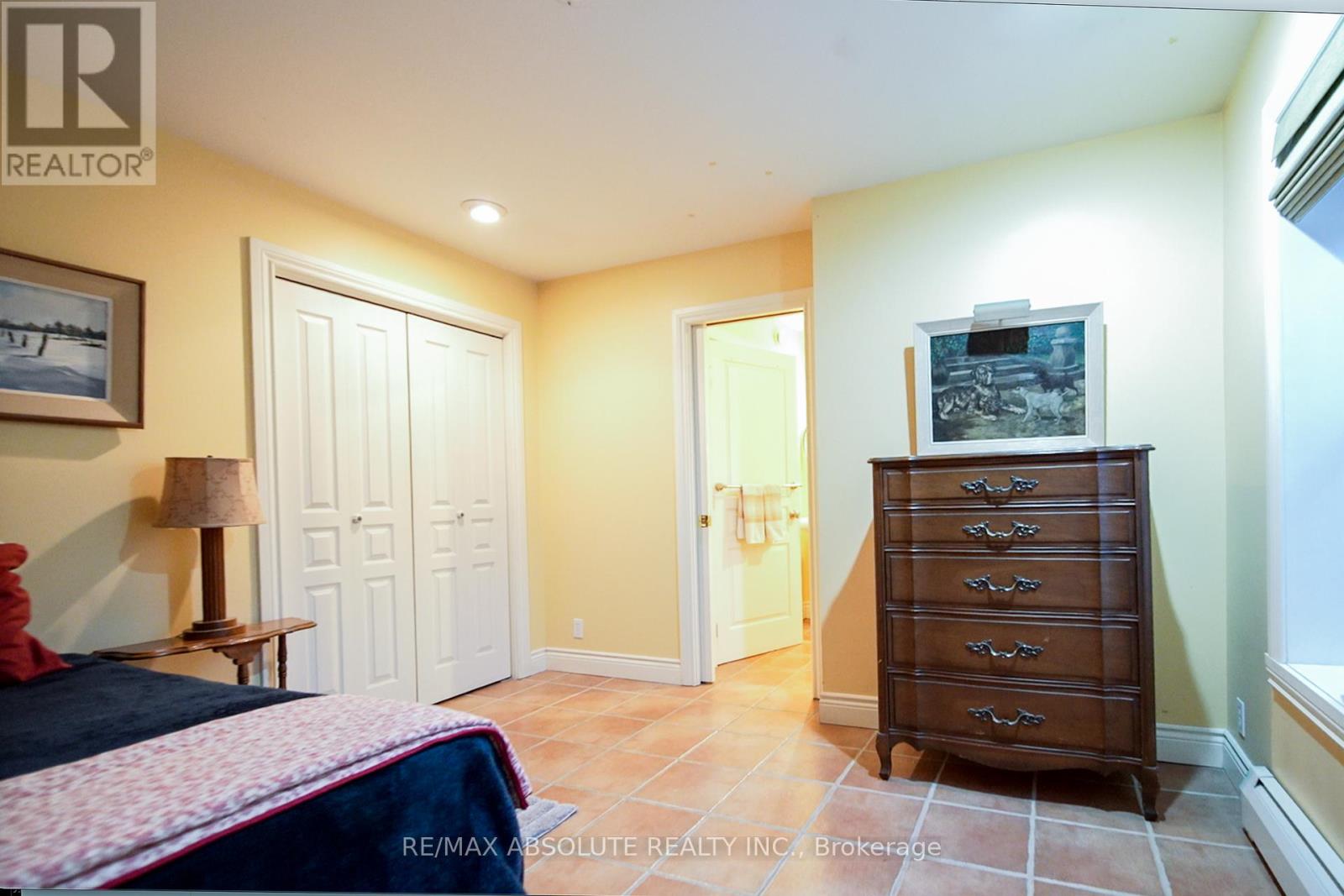 20306 Lochiel Street W