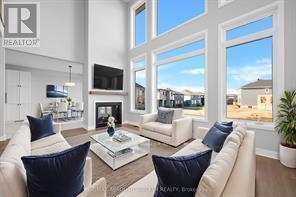 584 Paakanaak Avenue