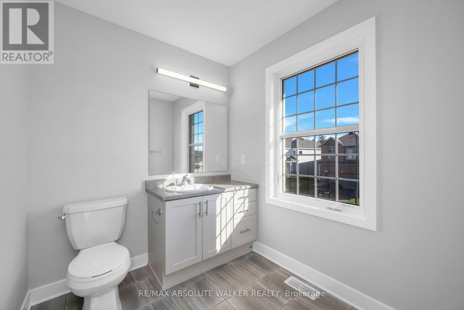 584 Paakanaak Avenue