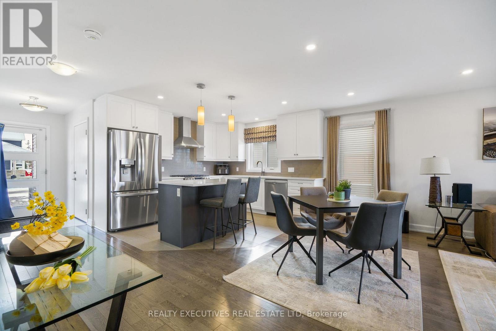 460 Arora Crescent S