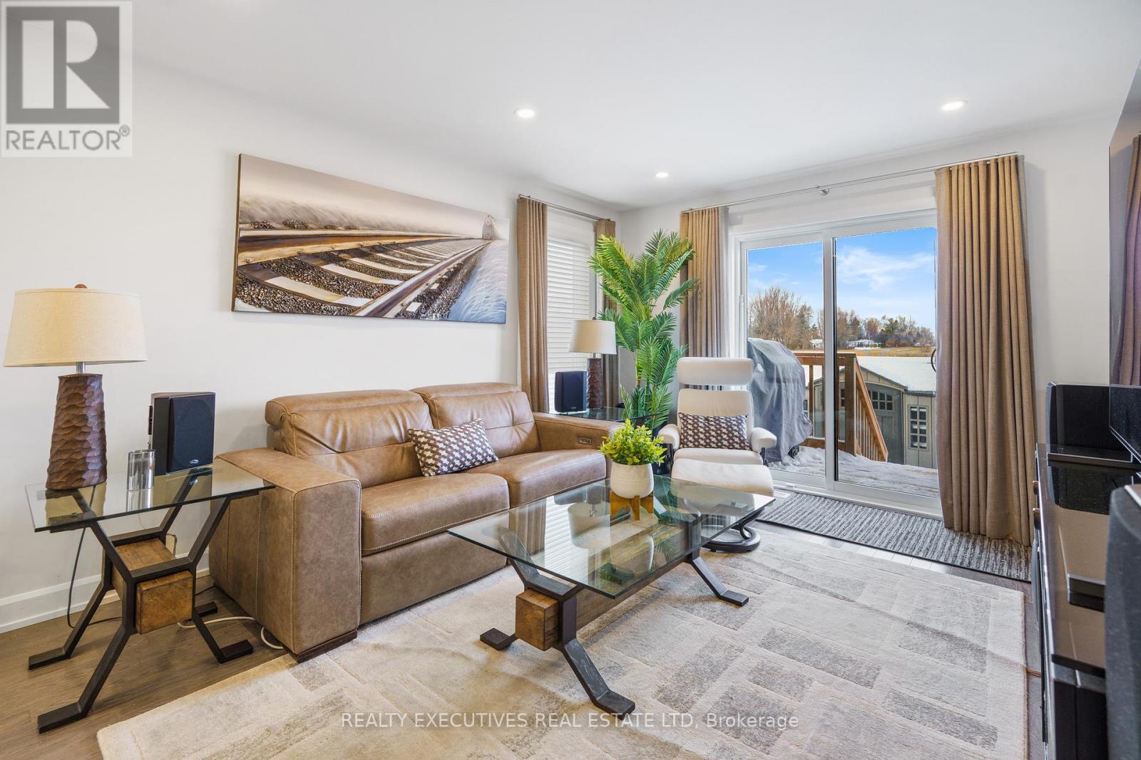 460 Arora Crescent S