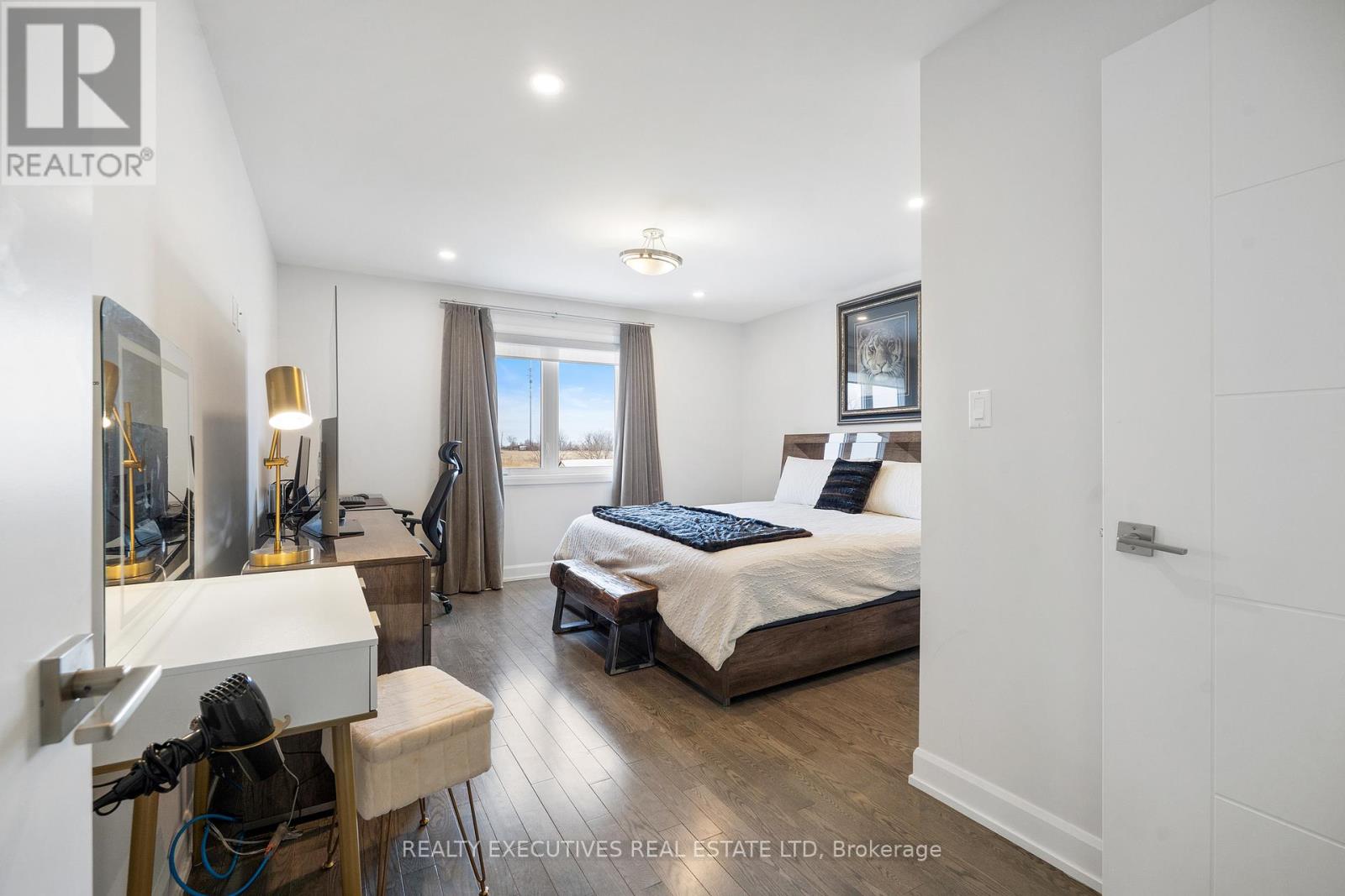 460 Arora Crescent S