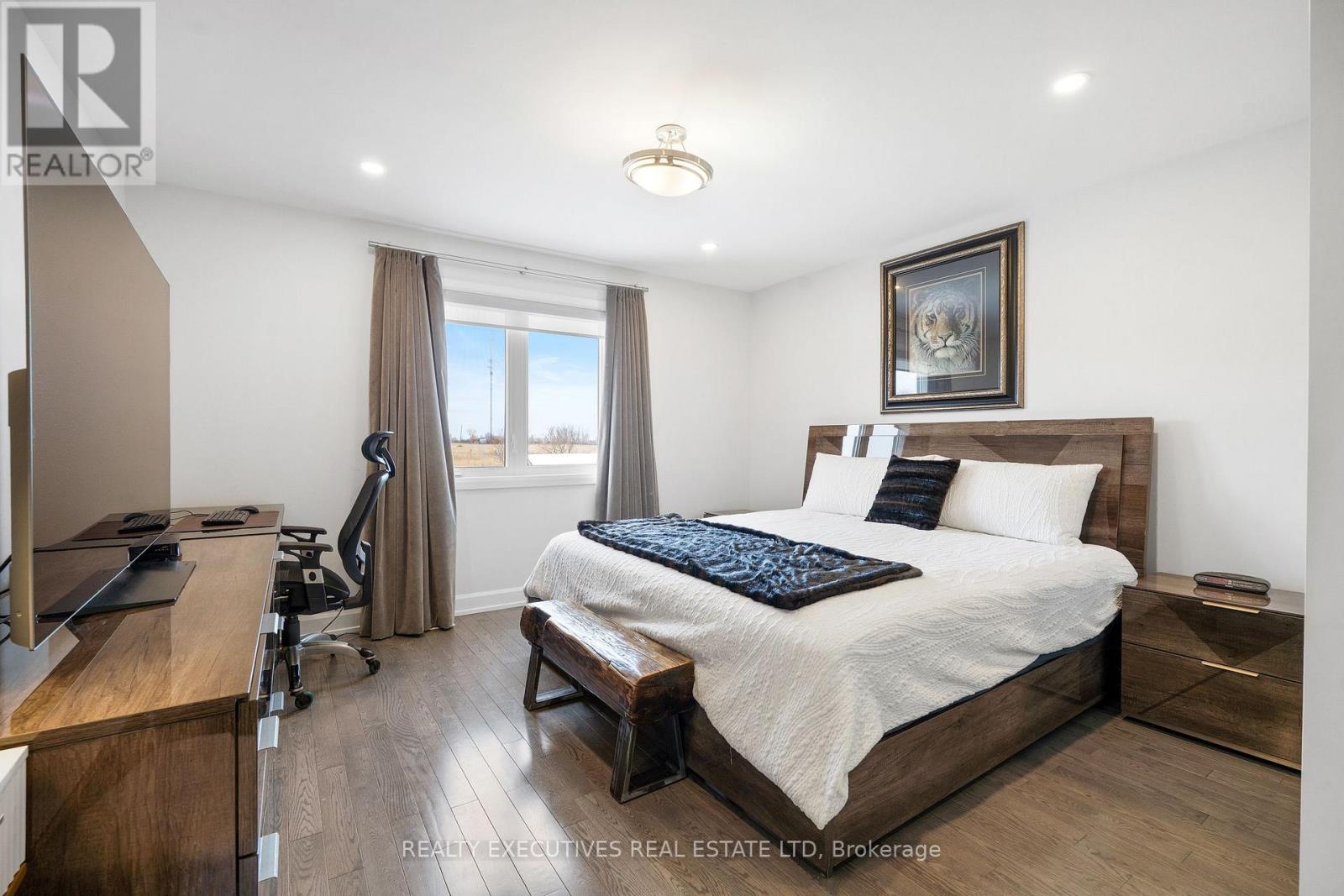 460 Arora Crescent S