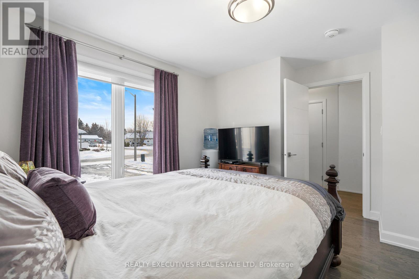 460 Arora Crescent S