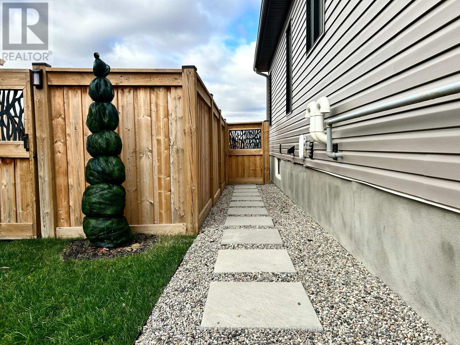 460 Arora Crescent S