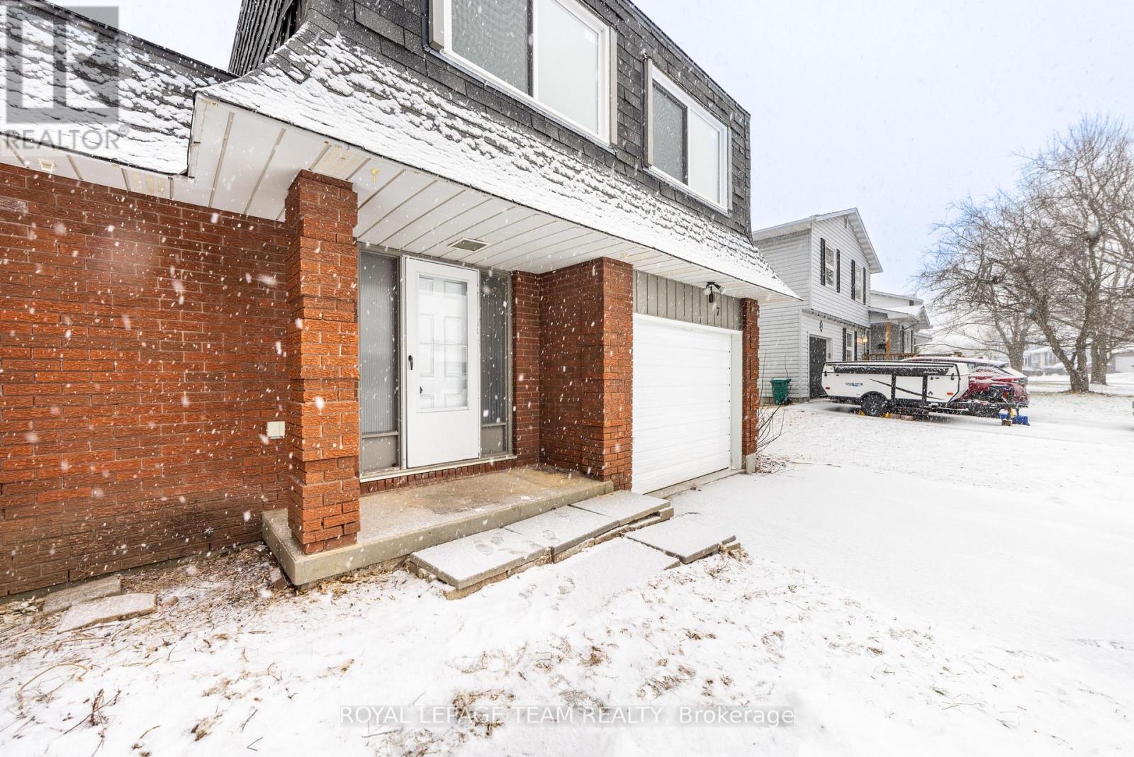 7 Coolbrook Cr Crescent