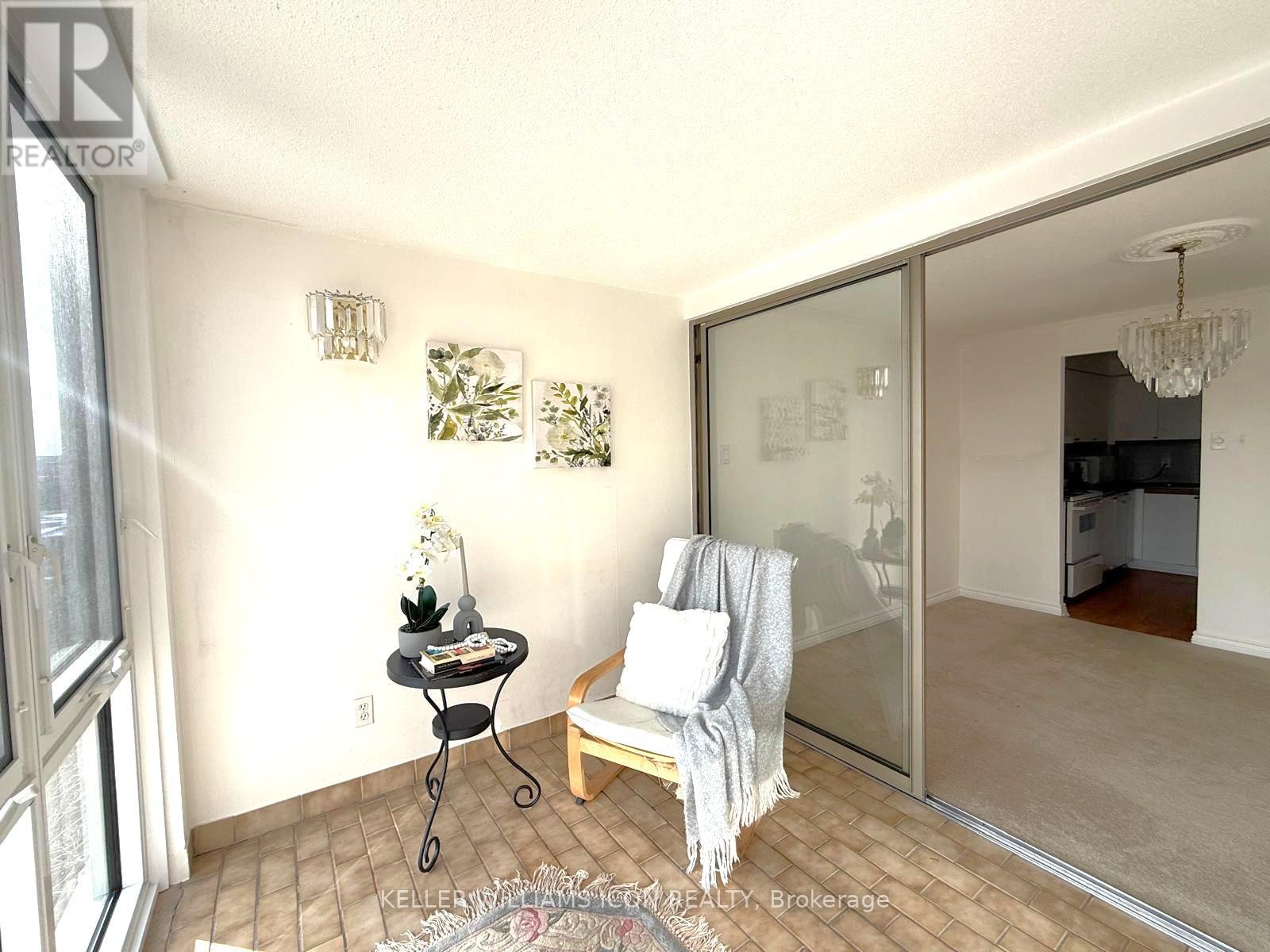 702 - 960 Teron Road