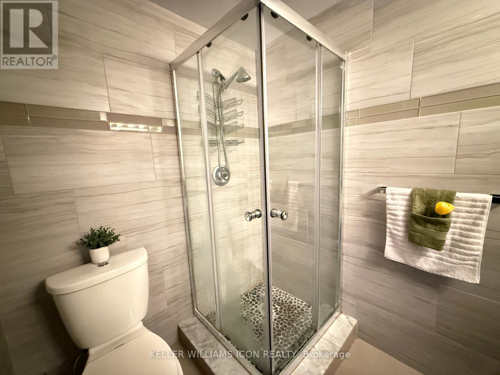 702 - 960 Teron Road