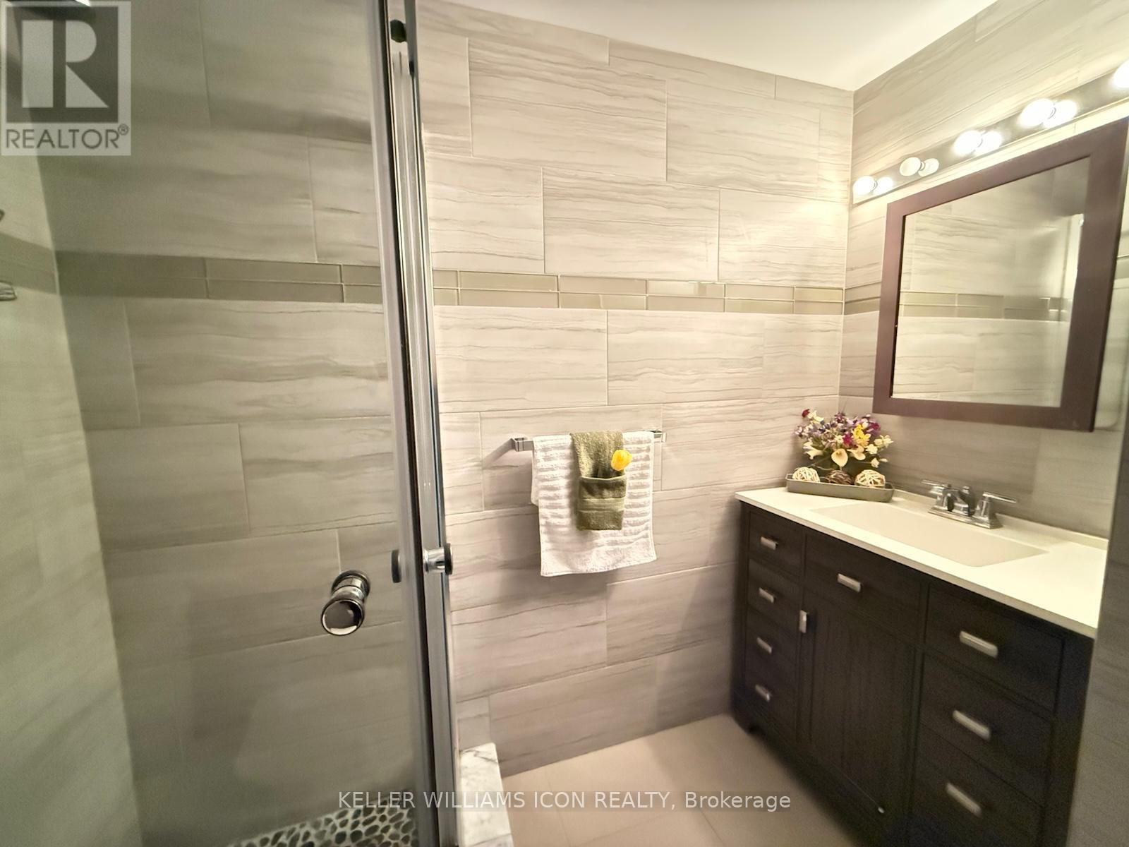 702 - 960 Teron Road