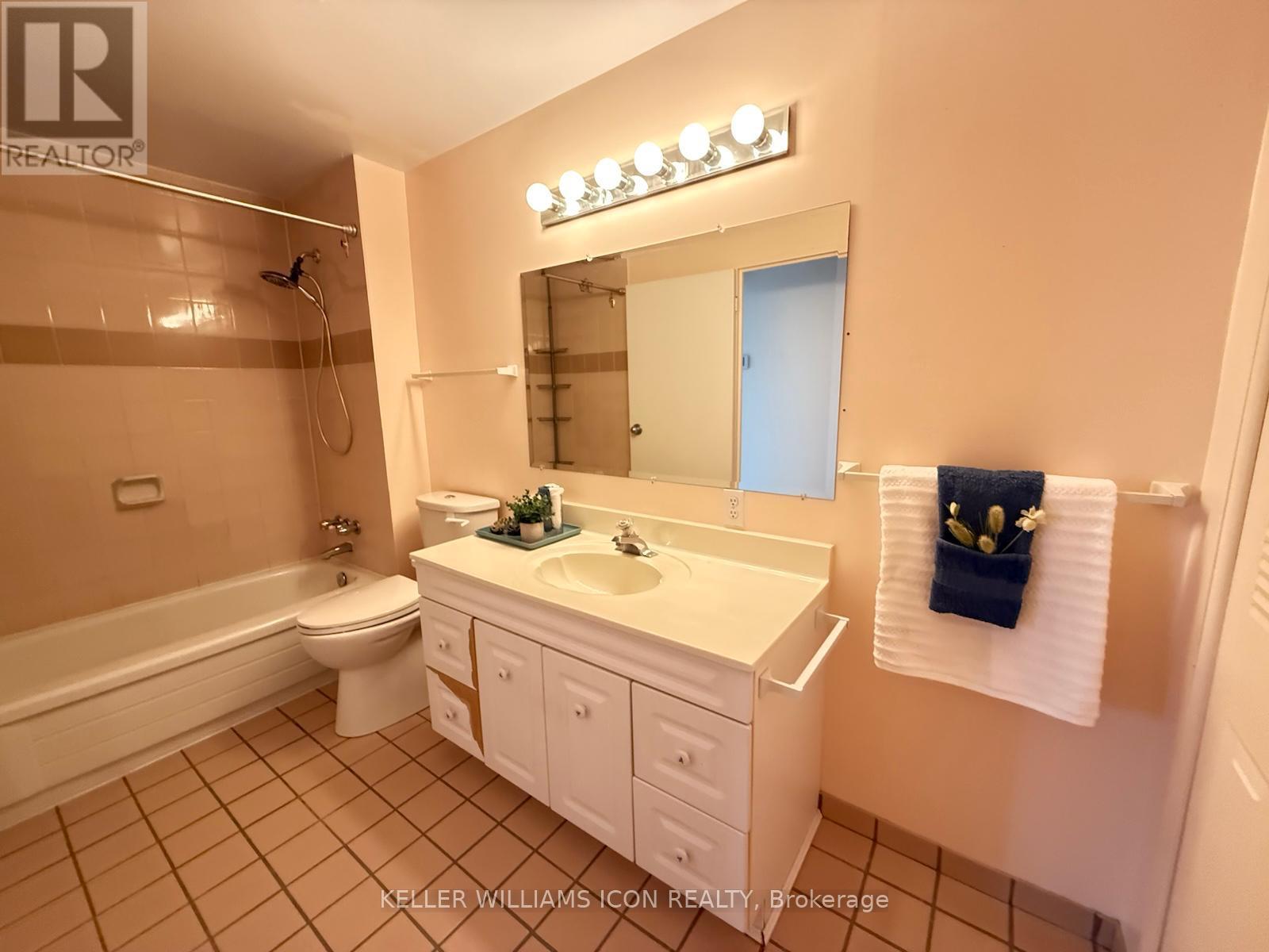 702 - 960 Teron Road