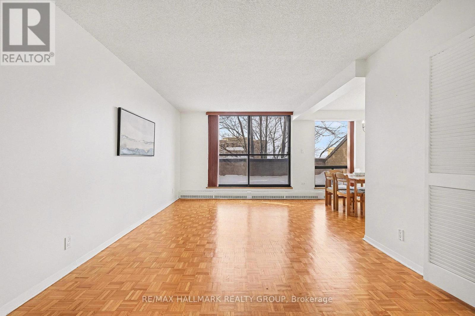 350 - 505 St Laurent Boulevard