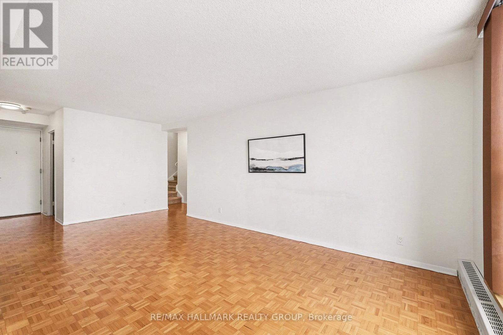 350 - 505 St Laurent Boulevard